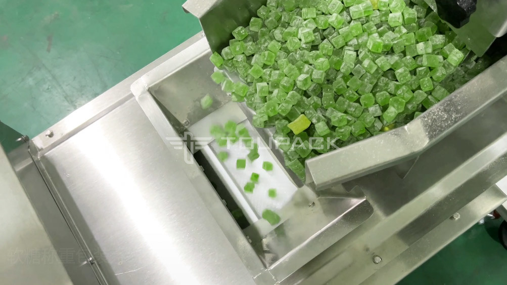 Vollautomatische Gummi-Süßigkeiten Verpackungsmaschinen Weichgeläuse Obst kauen Süßigkeiten VFFS Rücken Siegel Verpackungsmaschine