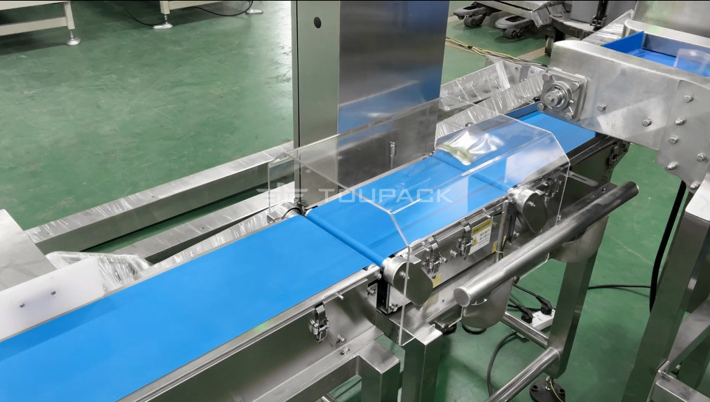 Vollautomatische Gummi-Süßigkeiten Verpackungsmaschinen Weichgeläuse Obst kauen Süßigkeiten VFFS Rücken Siegel Verpackungsmaschine