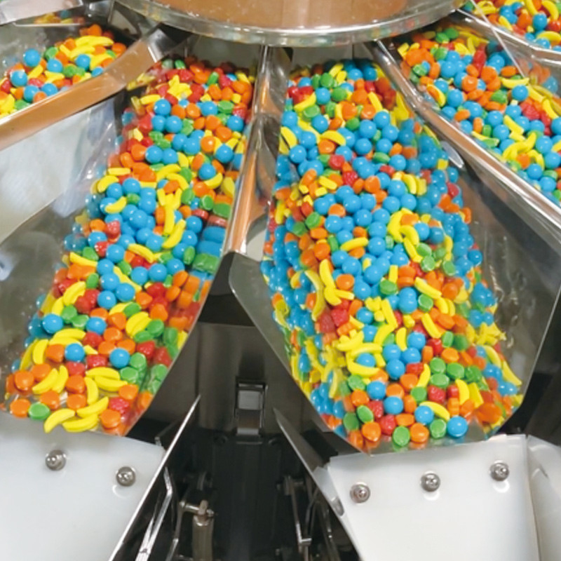QQ Süßigkeiten Kaugummi Käse Klebrige Schraube Mehrköpfige Wieger Automatische Kekse Verpackungsmaschine Für Reißverschluss Tasche Stehen Tasche