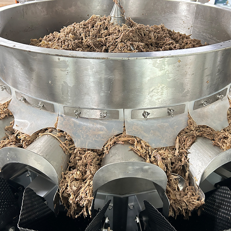 Nasse und trockene Futtermittel für Haustiere Mehrköpfige Gewichtsverpackungsmaschine Hunde- und Katzenfutter mit einem Gewicht von 120 g 240 g 400 g 1 kg Taschenverpackungsmaschine