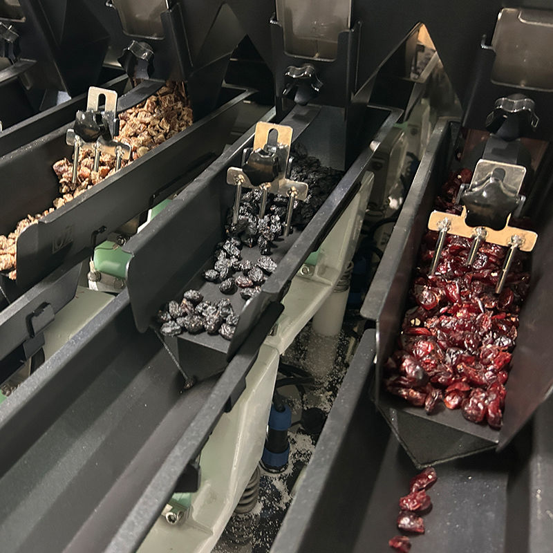 Gemischte Nüsse, getrocknete Erdnüsse und Kerne, Snack, Kunststoffgläser, Flaschen, Abfüll- und Verpackungsmaschine, Abfüllmaschine für Flaschen