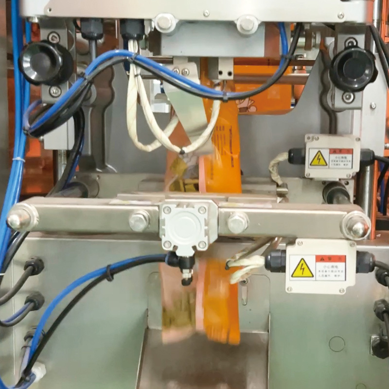 Hochwertige vertikale automatische quantitative Partikel Snack Lebensmittel Versiegelung Füllung Verpackung VFFS Wiege und Verpackungsmaschine