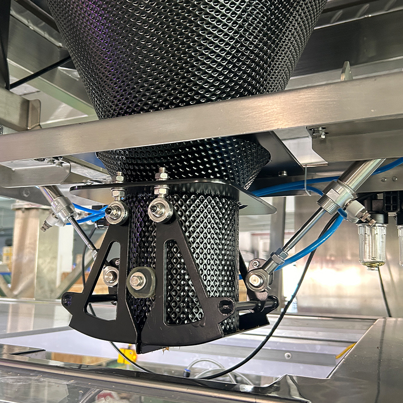 Spezialisierte effiziente Dehydrierte Rindfleisch Nuggets Quantitative Beutel Verpackungsmaschine bereit zum Essen Lebensmittel Rindfleisch Mehrköpfige Wieger